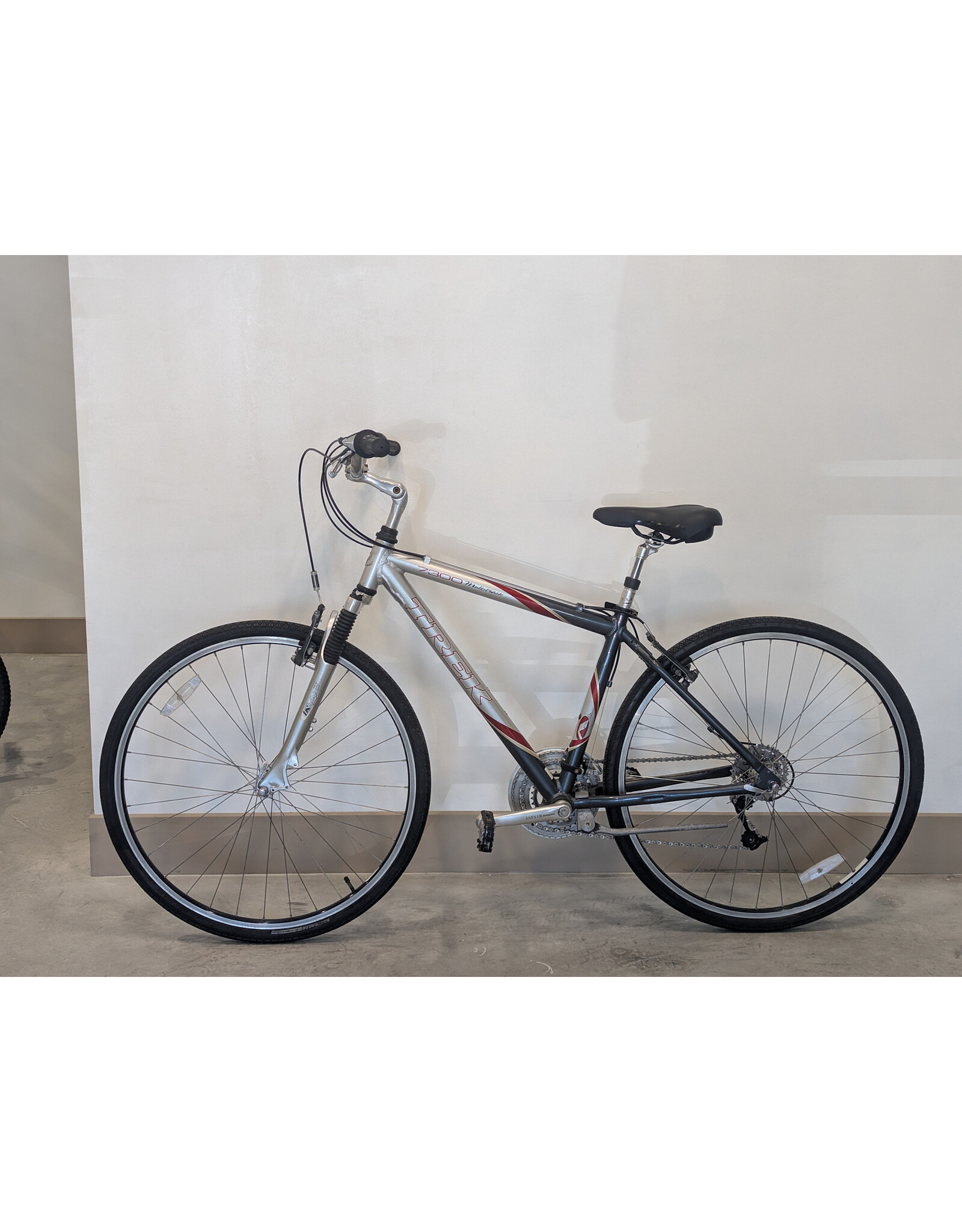 Trek Trek 7300 Multitrack, 17.5 inches, Silver/Red/Black