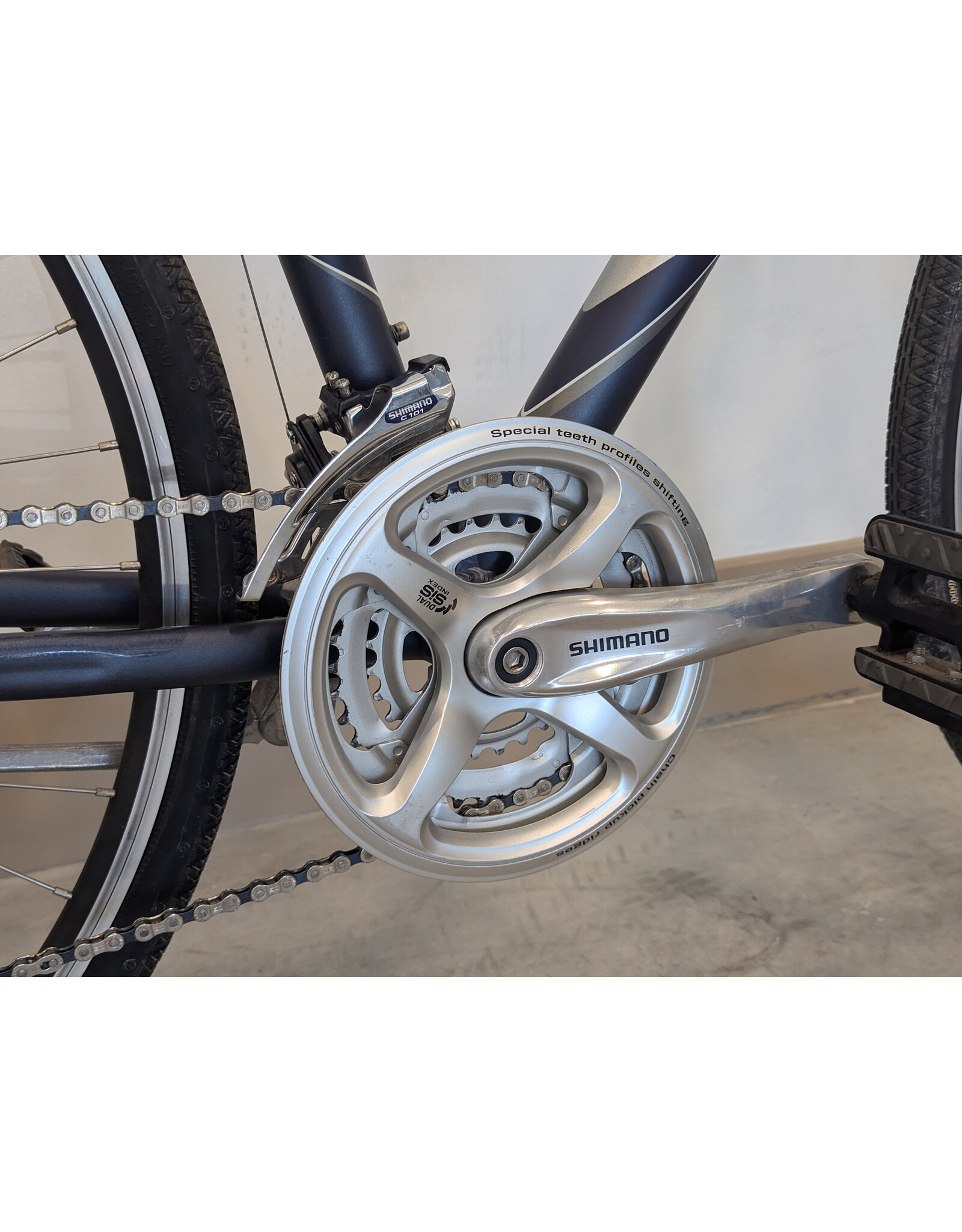 Trek Trek Multitrack 7200 18 Inch Silver and Gray
