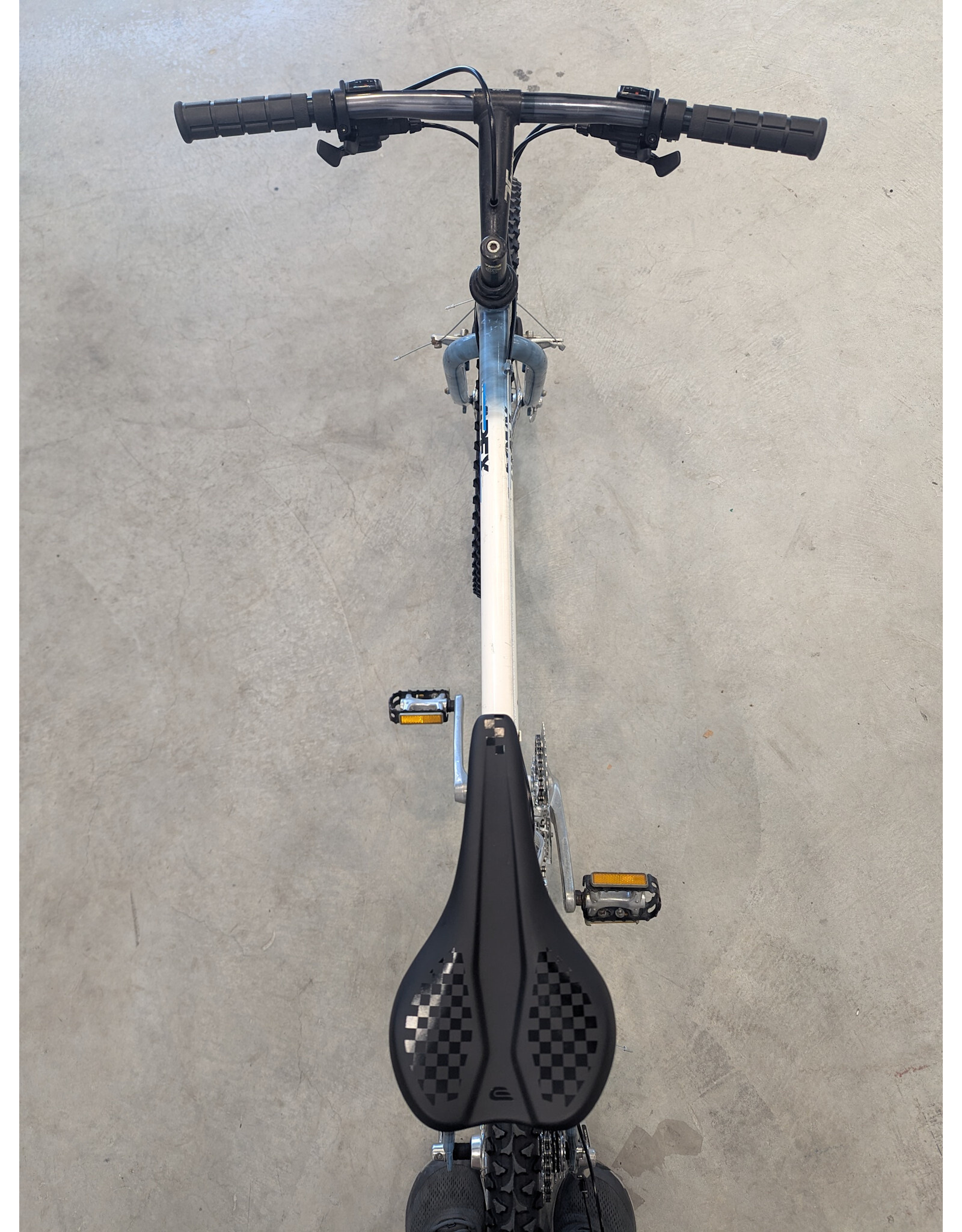 Diamondback DiamondBack Apex 21 inch White