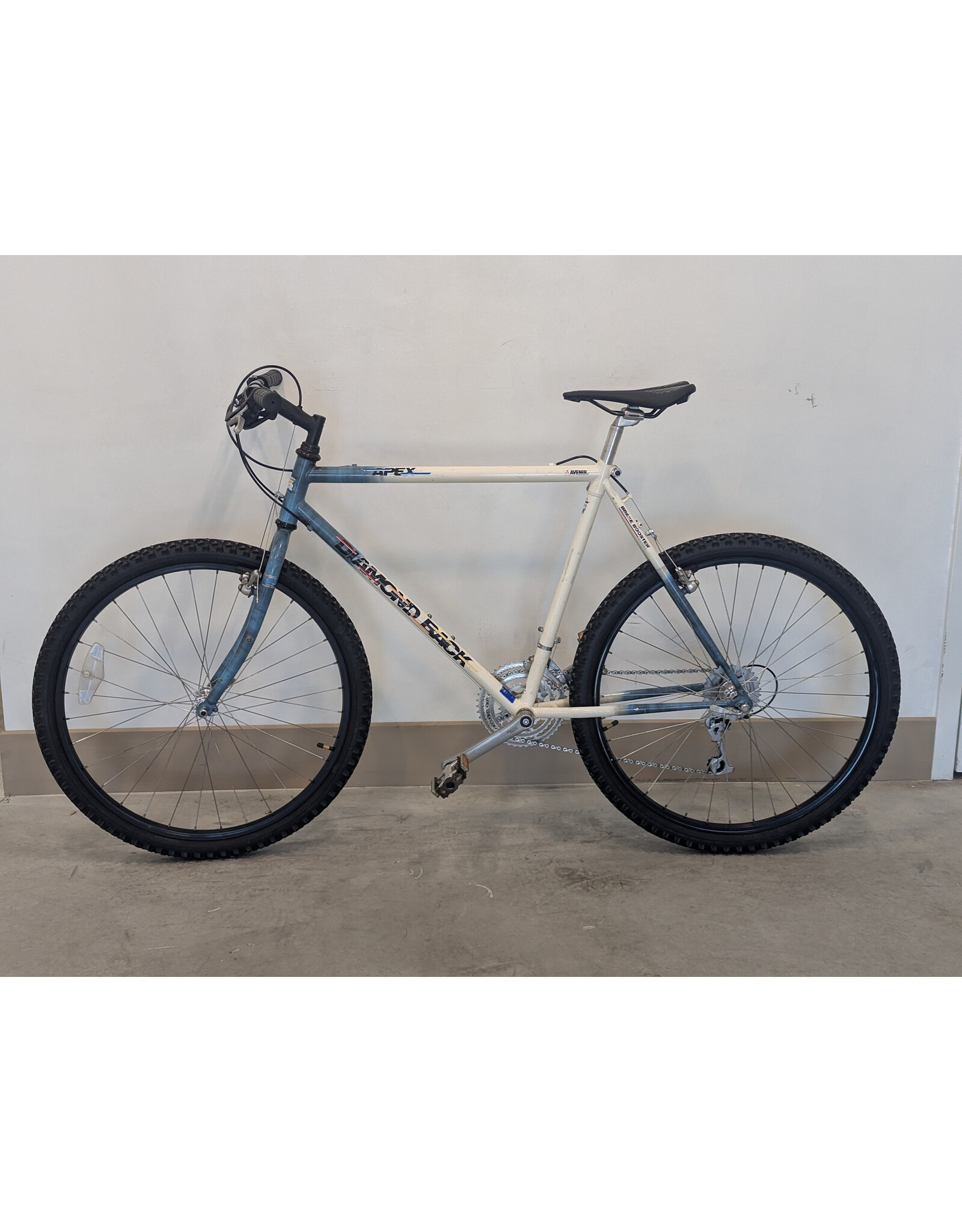 Diamondback DiamondBack Apex 21 inch White
