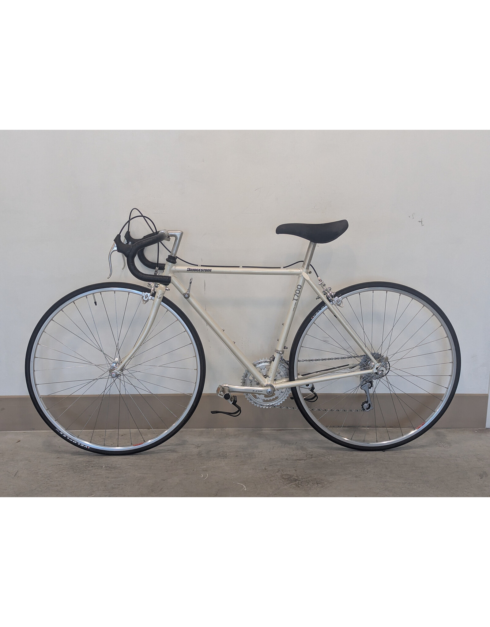 Bridgestone Bridgestone T700 19 Inch White