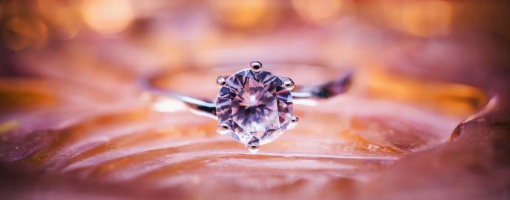 What You Should Know While Buying a Diamond Ring