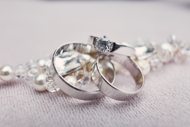 How to Take Care of Your Engagement Ring: 5 Dos and Don'ts