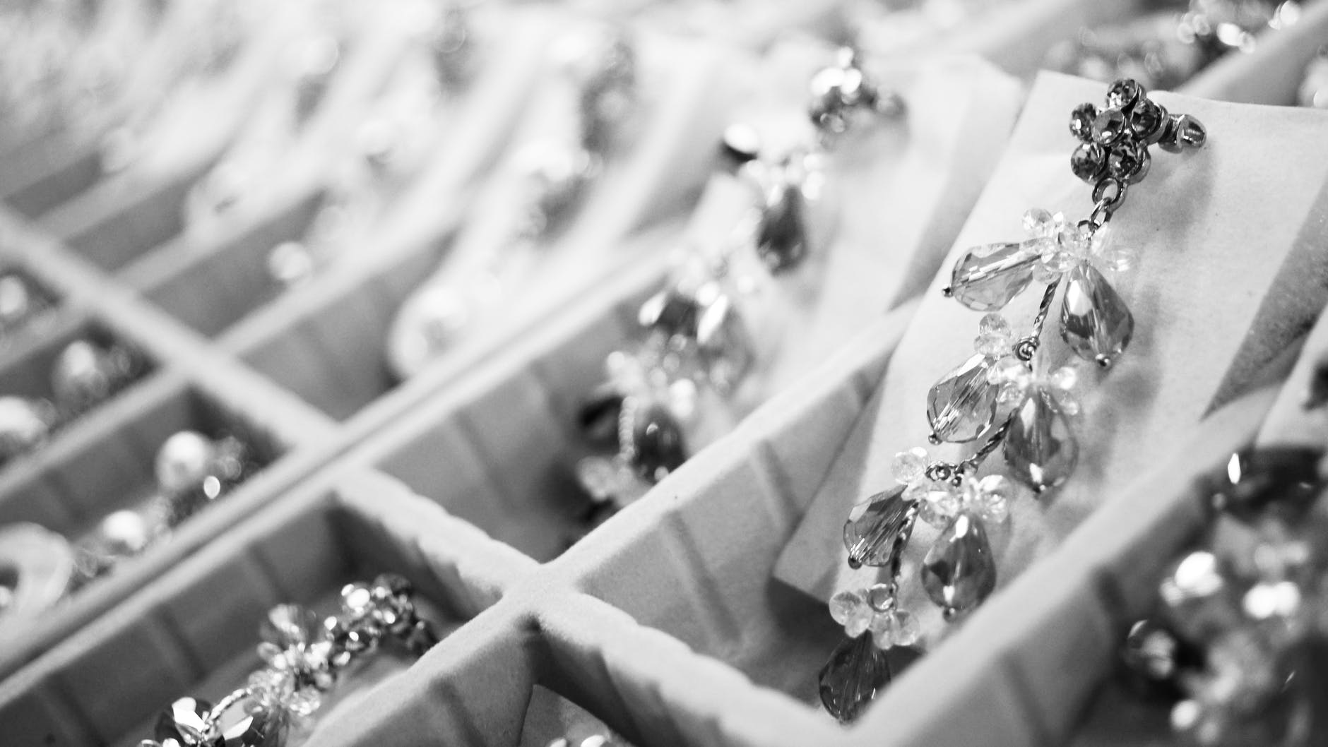 10 Tips for Accessorizing Your Jewellery For Every Outfit Like a Pro