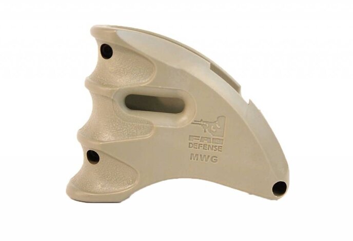 Castellan MWG M4 Magazine Well Grip Flat Dark Earth