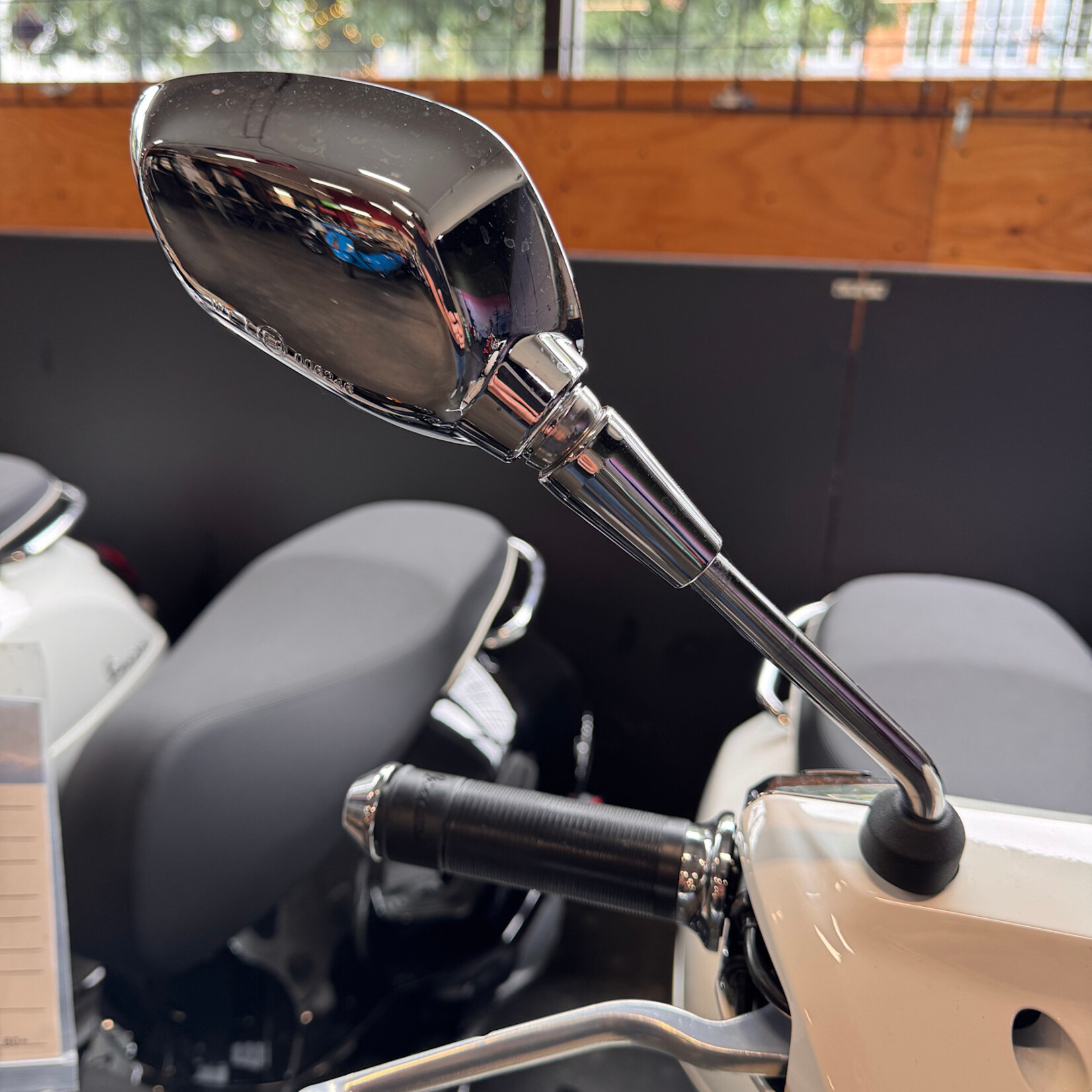 Piaggio Mirror - GTS HPE2 - RH - Chrome