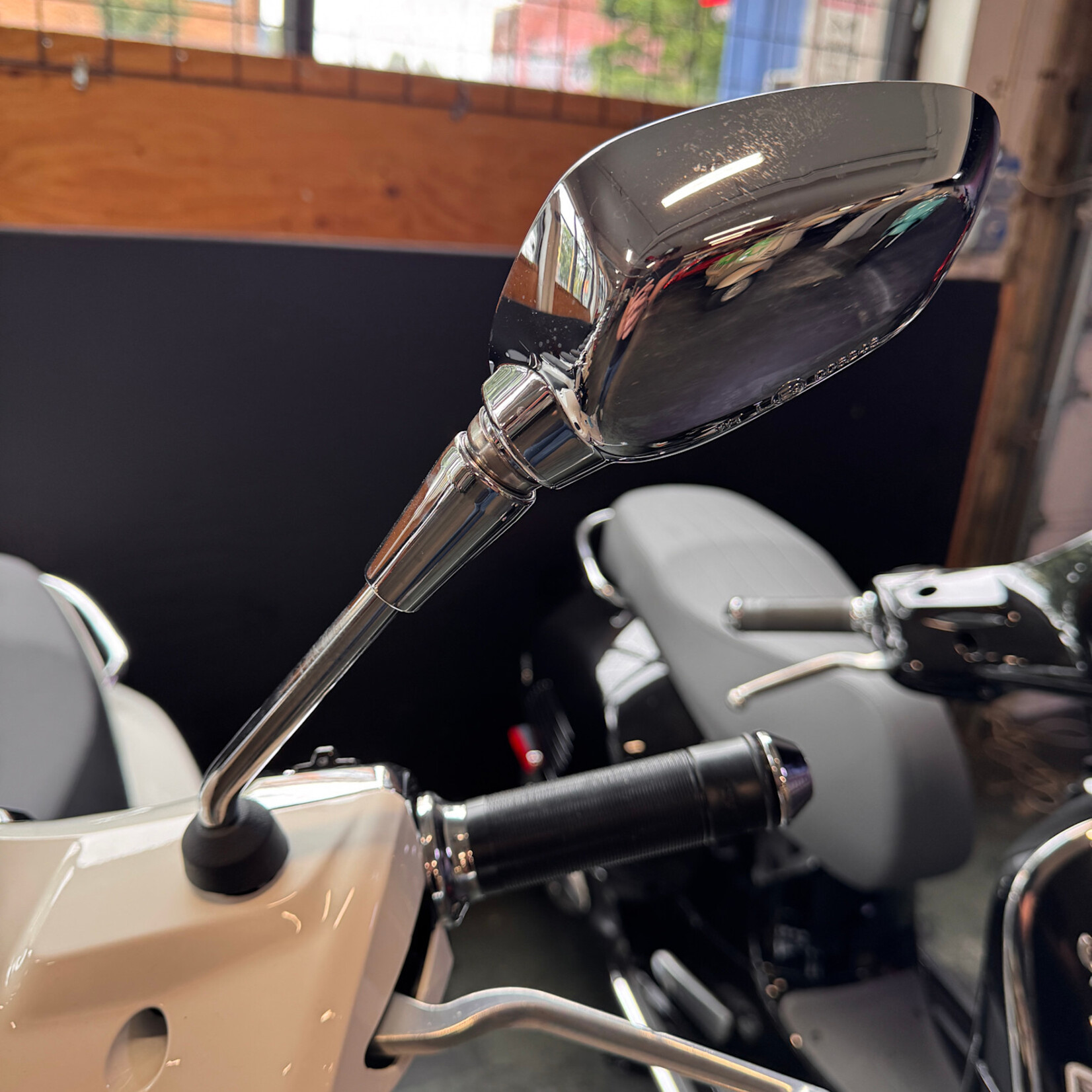 Piaggio Mirror - GTS HPE2 - LH - Chrome