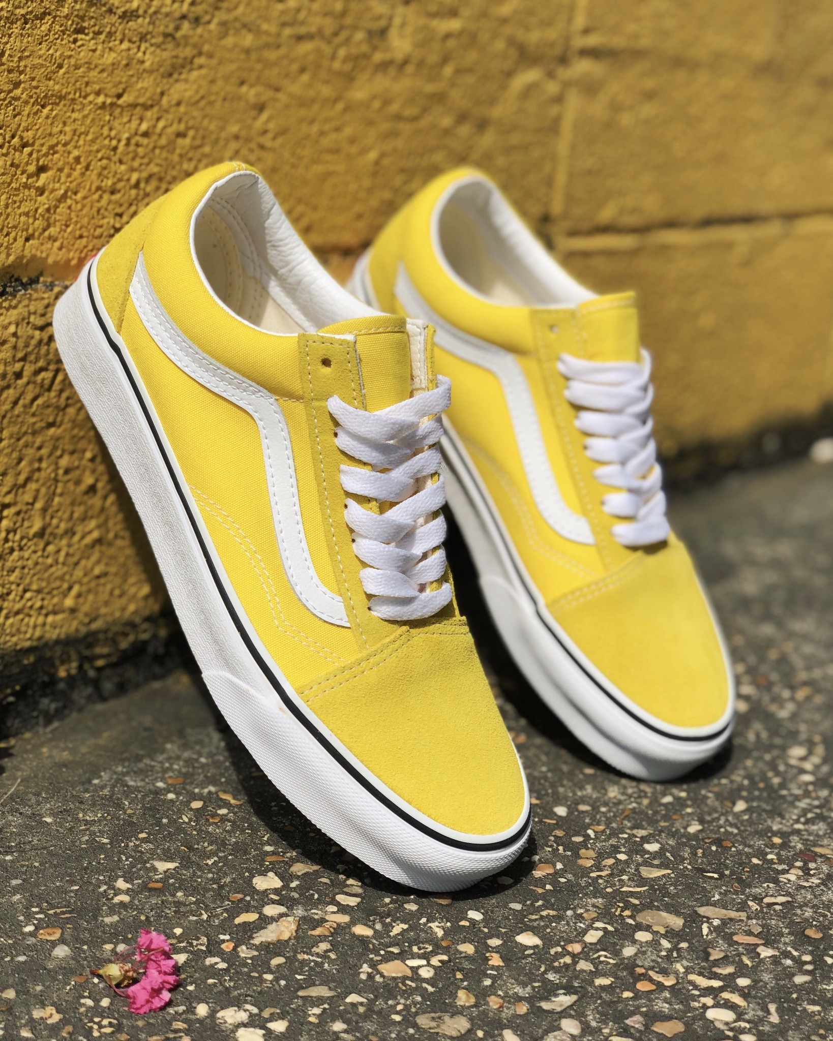 vans old skool yellow on feet