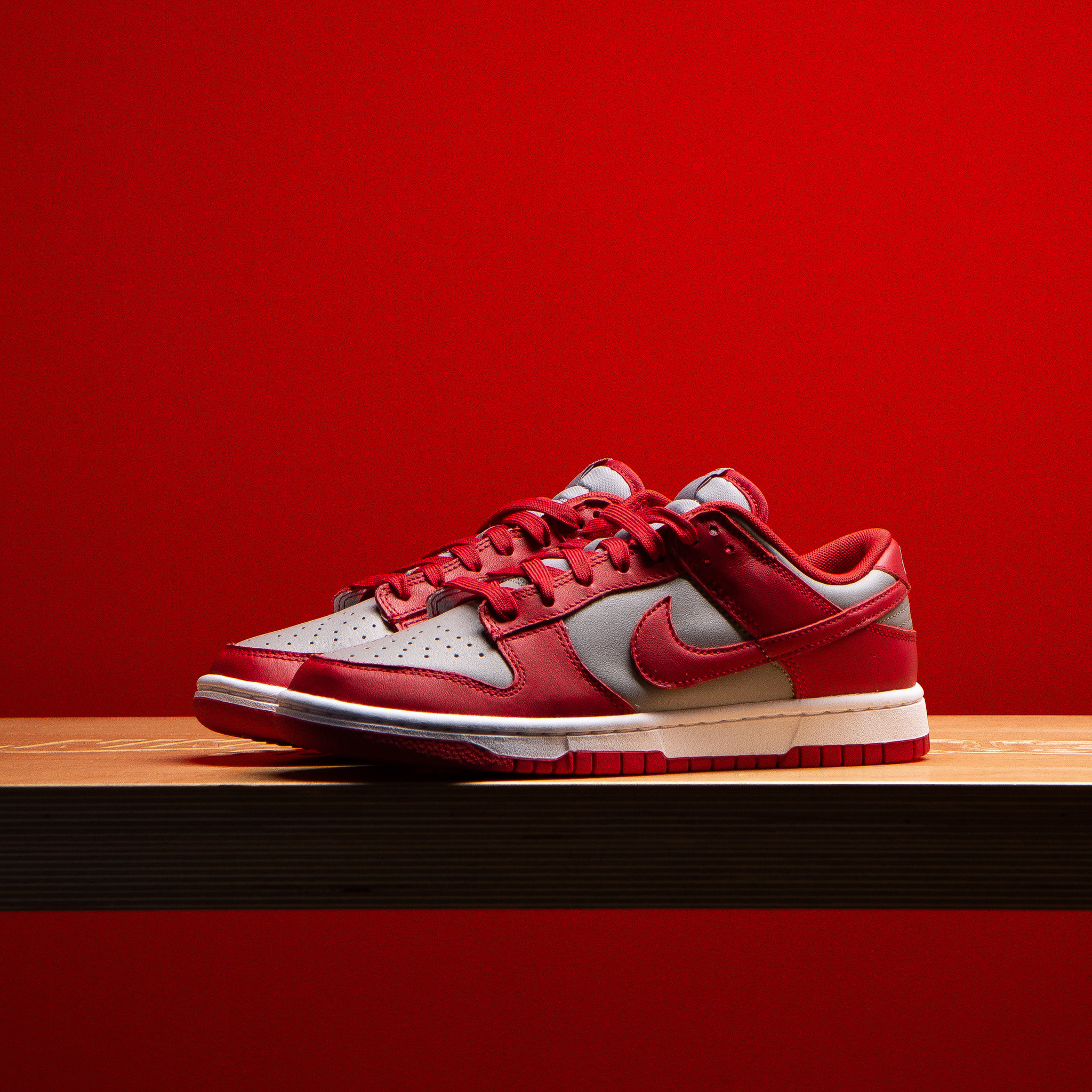 Nike Nike Dunk Low Medium Grey Varsity Red Nike Nike Dunk Low Medium Grey Varsity Red