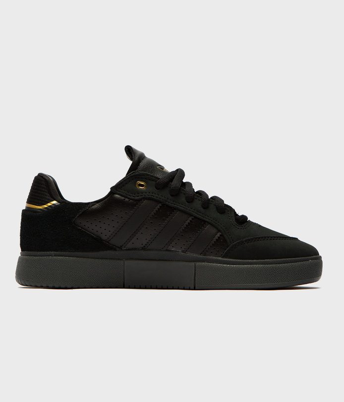 adidas Tyshawn Low black/black - RUKUS