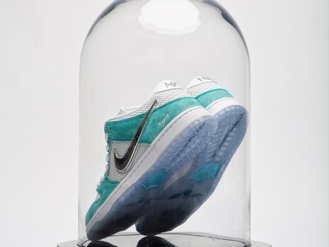 April x Nike SB Dunk Low