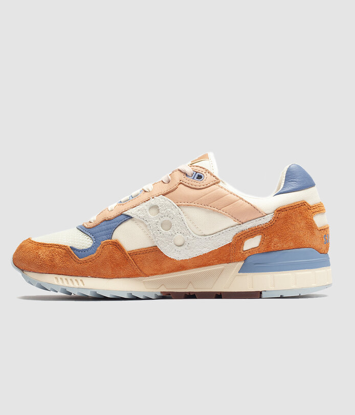 Saucony beige top
