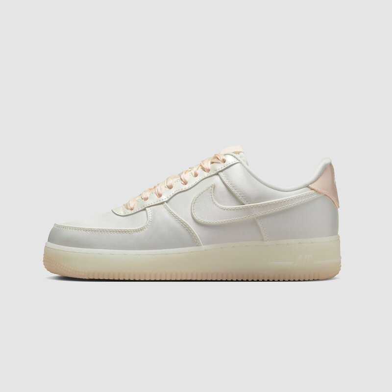 W Air Force 1 07 LV8 Sail Sail Barely Orange RUKUS