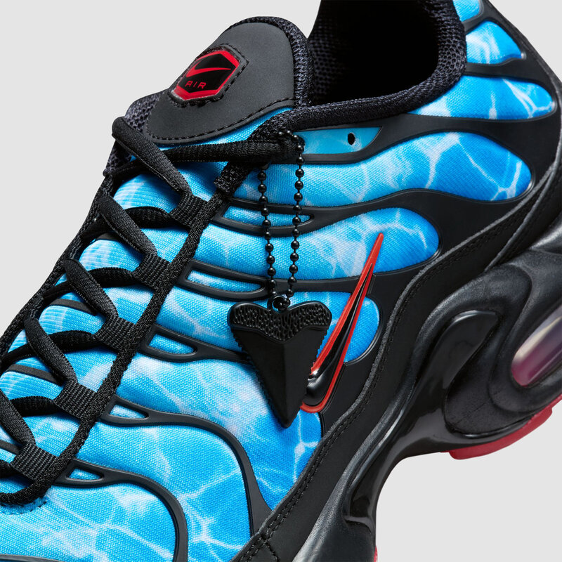 Nike air max plus black blue best sale