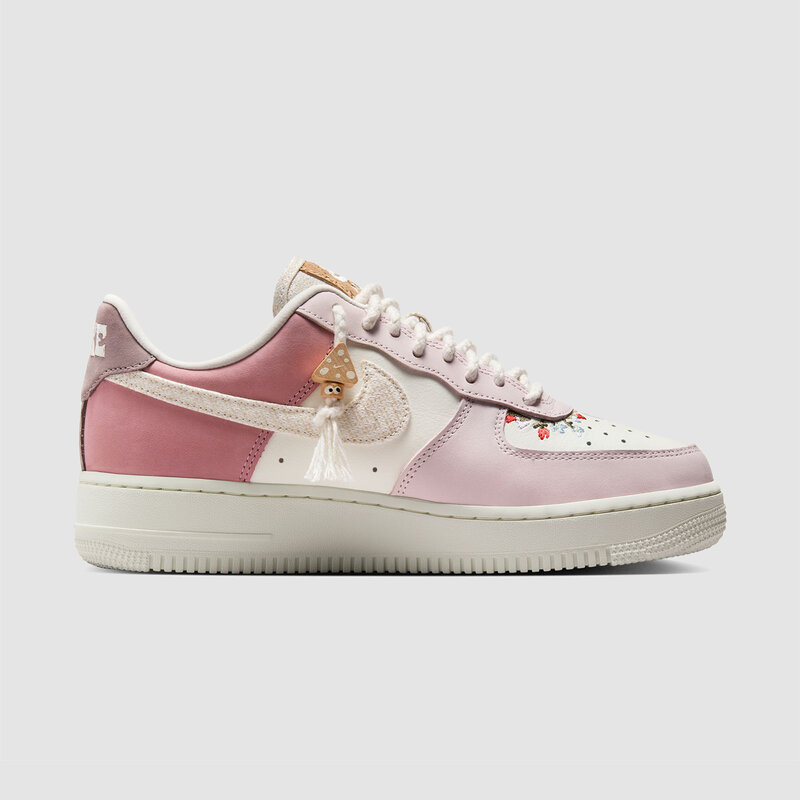 Nike (W) AF1 '07 LX Sail/Pearl Pink