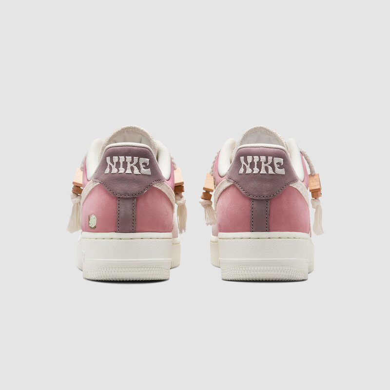 Nike (W) AF1 '07 LX Sail/Pearl Pink