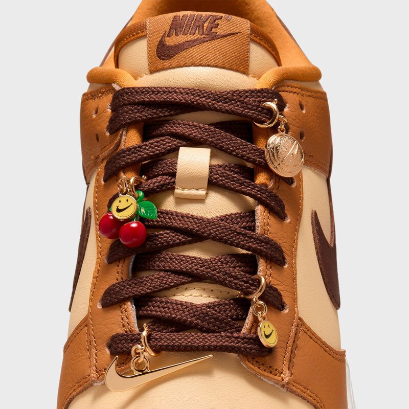 Nike (W) Dunk Low SE Desert Ochre/Fauna Brown