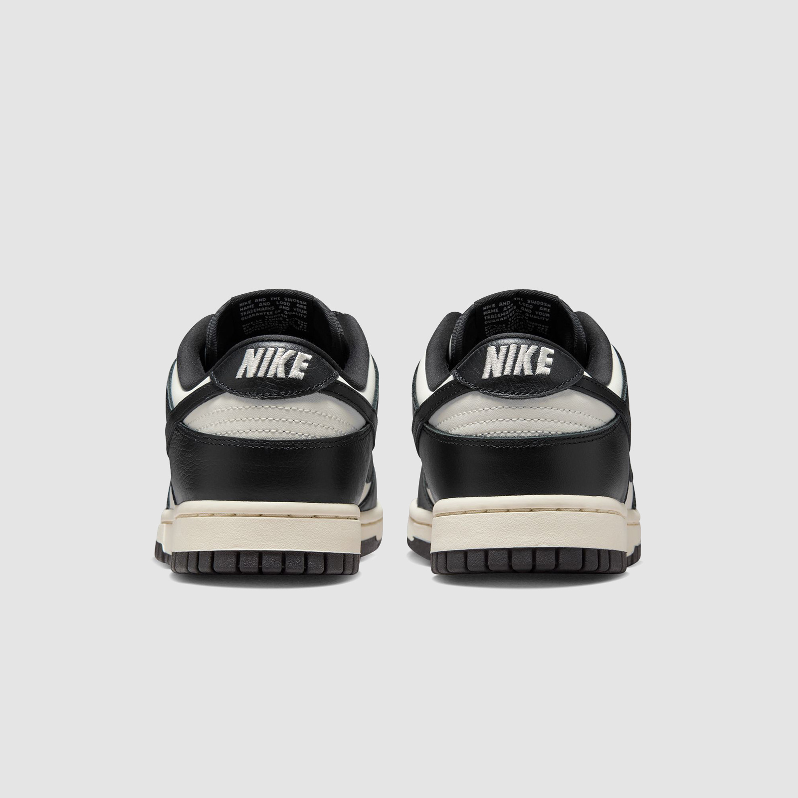 Nike (W) Dunk Low SE Sail/Black