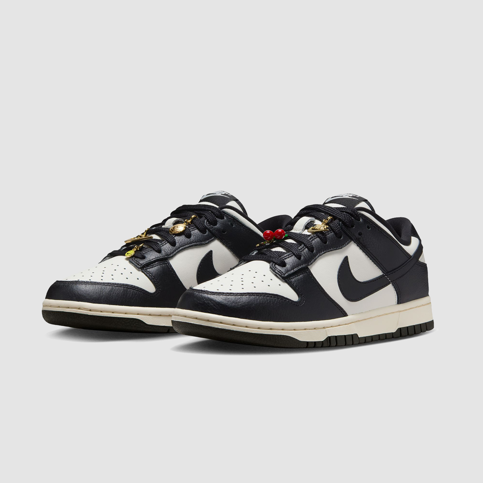 Nike (W) Dunk Low SE Sail/Black