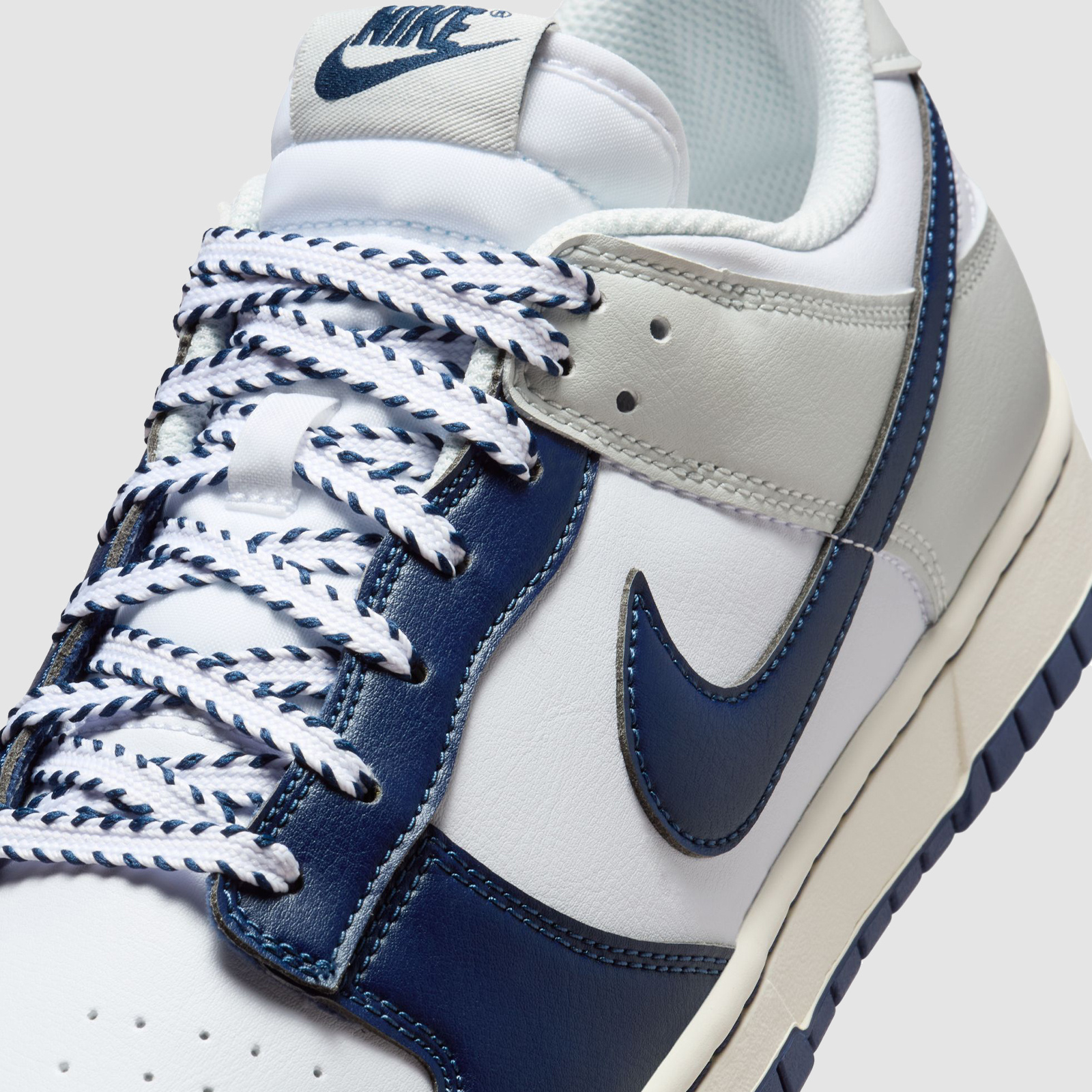 Nike Dunk Low Retro Midnight Navy/Photon Dust