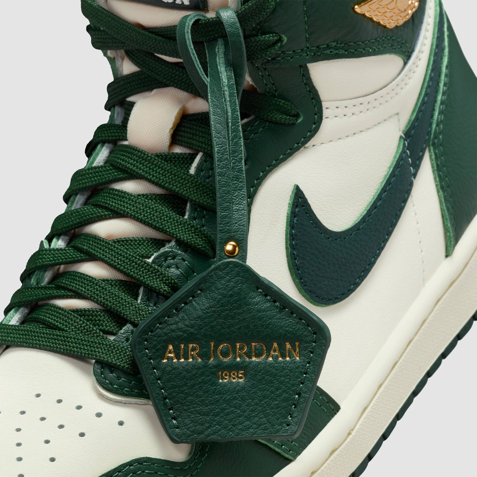 Jordan (W) AJ1 Retro High OG Pale Ivory/Pro Green