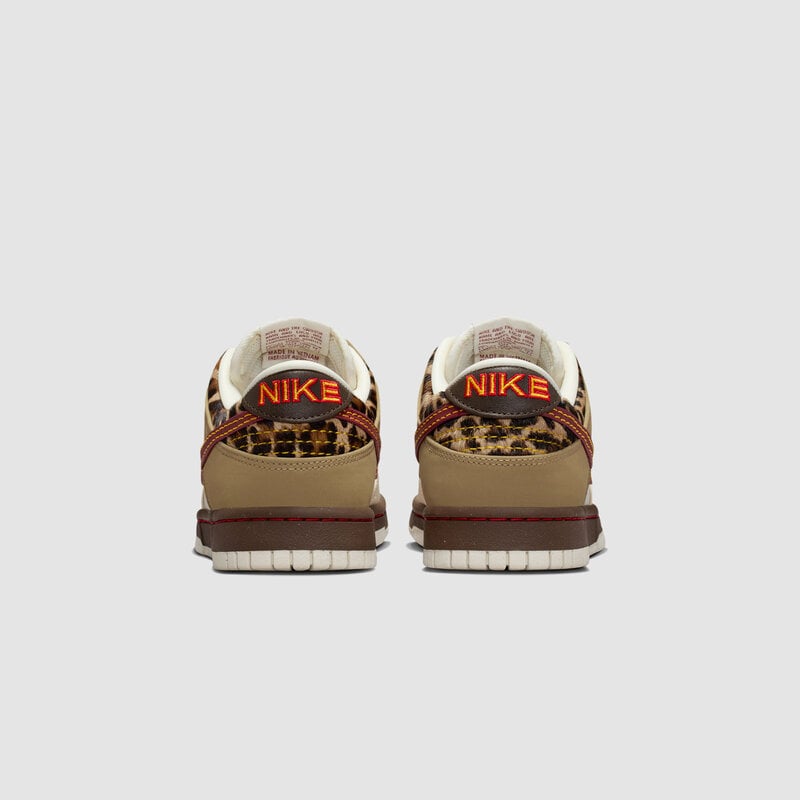 Nike W Dunk Low Khakis / Team Red
