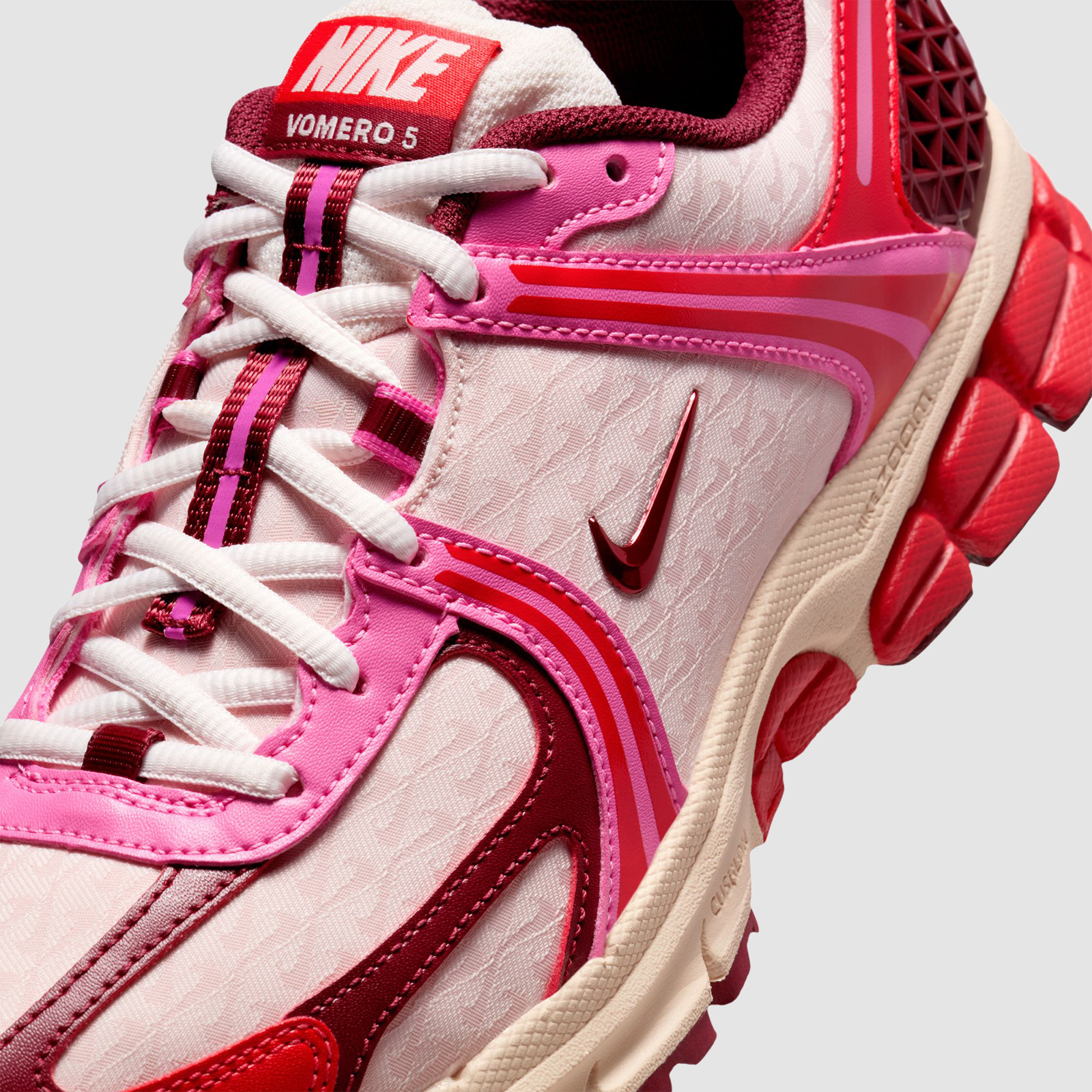 Nike (W) Zoom Vomero 5 Light Soft Pink/LT Crimson