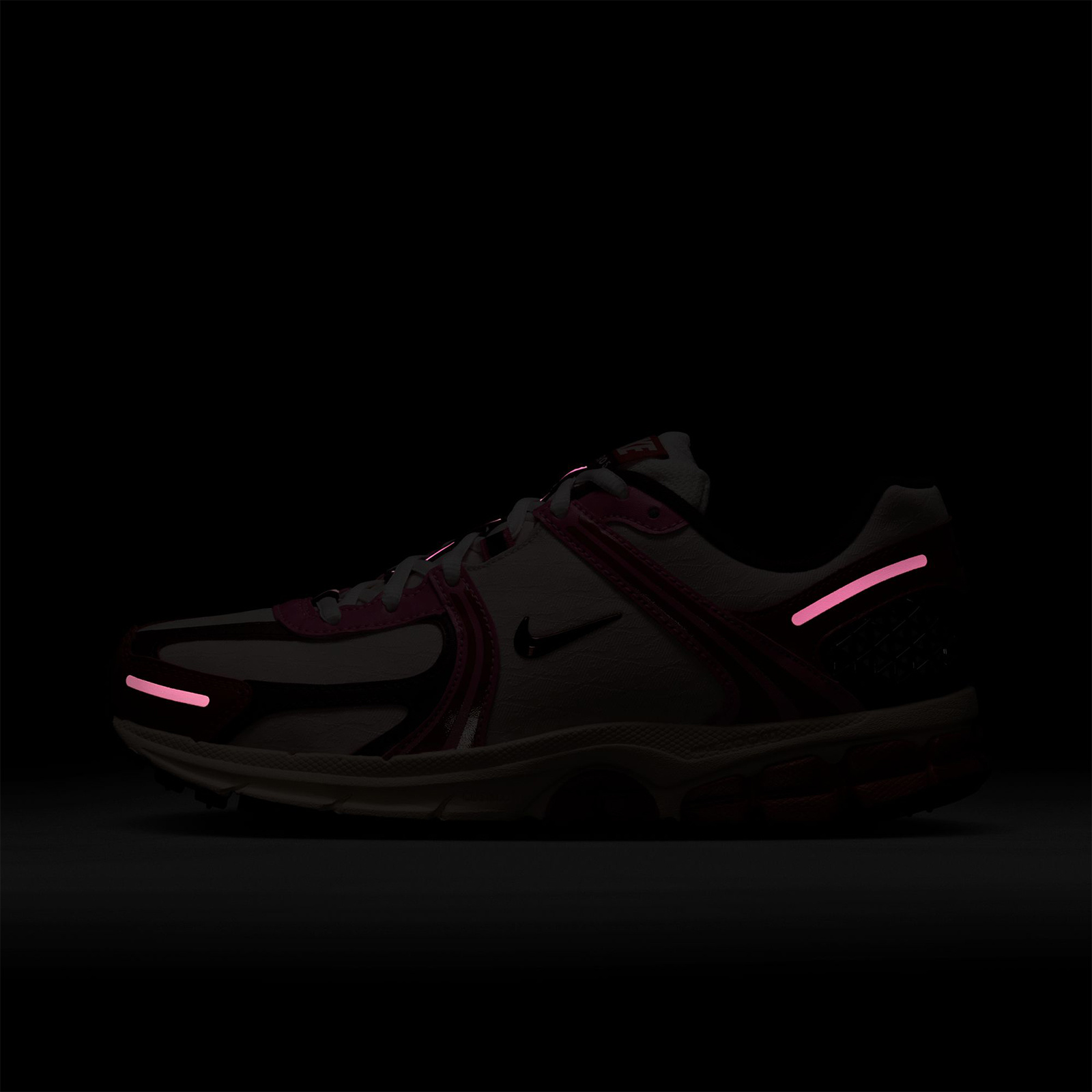 Nike (W) Zoom Vomero 5 Light Soft Pink/LT Crimson