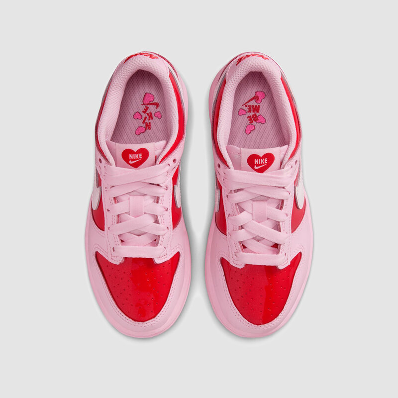 pink foam dunks outfit