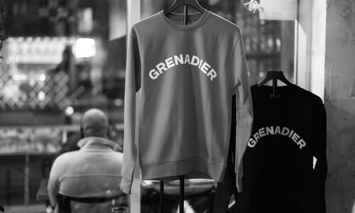 Grenadier — le sweat.