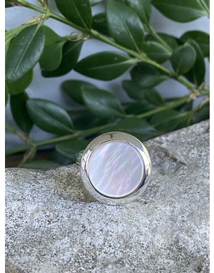 Sterling Mother of Pearl Round Ring - Size 7