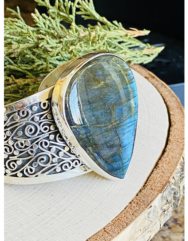 Ornate Sterling & Labradorite Cuff - Lg