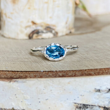 Blue Topaz Oval Hammered Sterling Ring Sz 6 Blue Topaz Oval Hammered Sterling Ring Sz 6