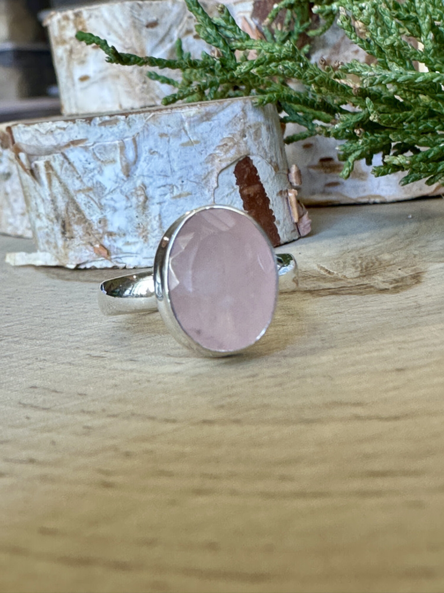 Rose quartz oval ring deals