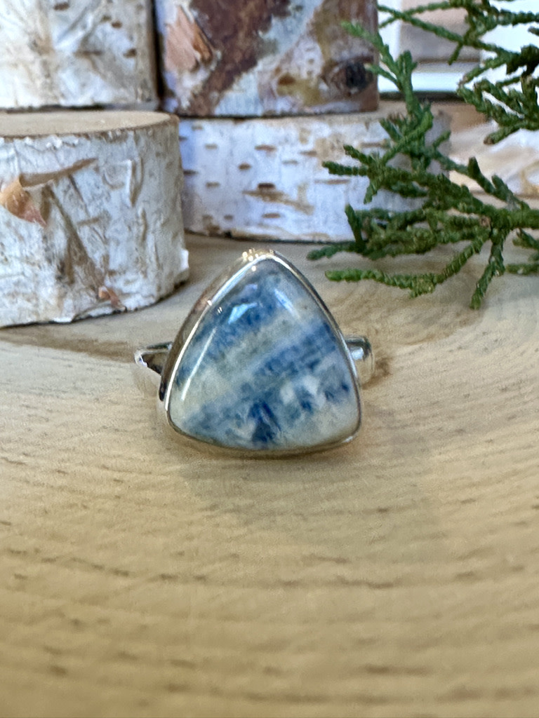 Nugent Blue Scheelite Trident Ring Sz 8