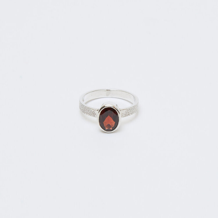Garnet Oval Sterling Textured Ring Sz 8