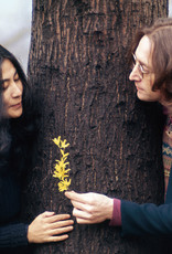 Gruen Yoko Ono and John Lennon holding flowers by a tree, Central Park, NYC 1973 by Bob Gruen