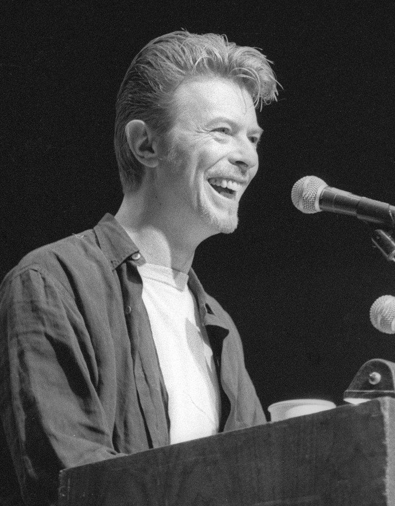 Beland David Bowie - Lincoln Centre, NYC 1995 by Richard Beland