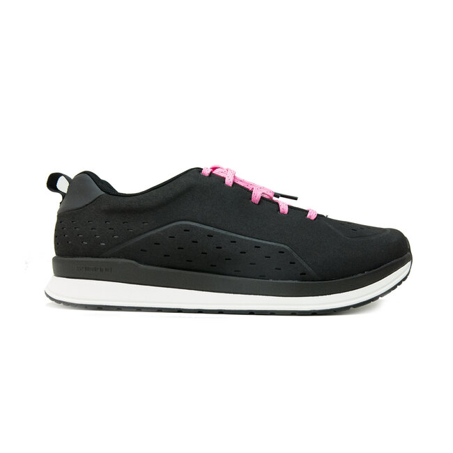 Soulier de sport femme sale