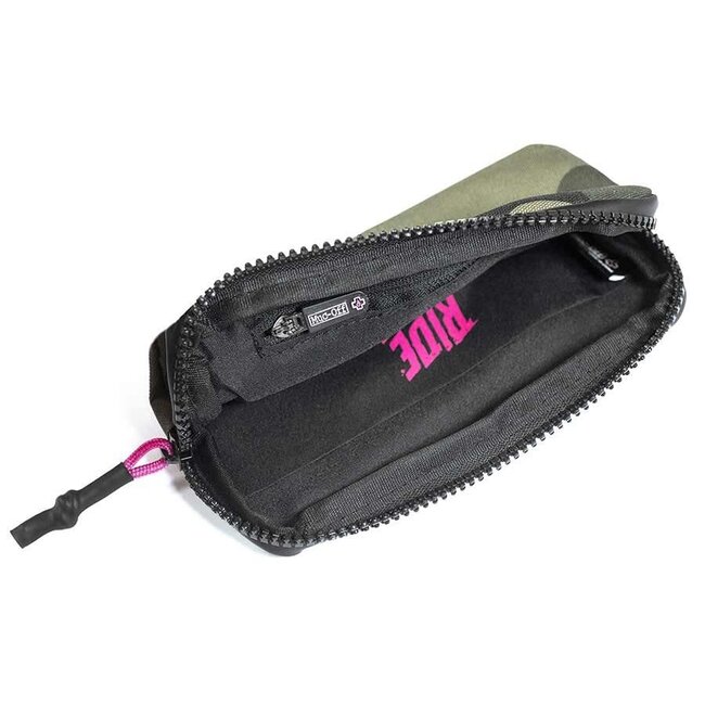 Muc-off Essentials  case camo