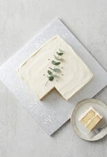 Plateau à gâteau carré argent brossé avec motif feuillage - 12 pouces