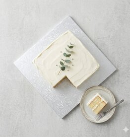 Plateau à gâteau carré argent brossé avec motif feuillage - 12 pouces