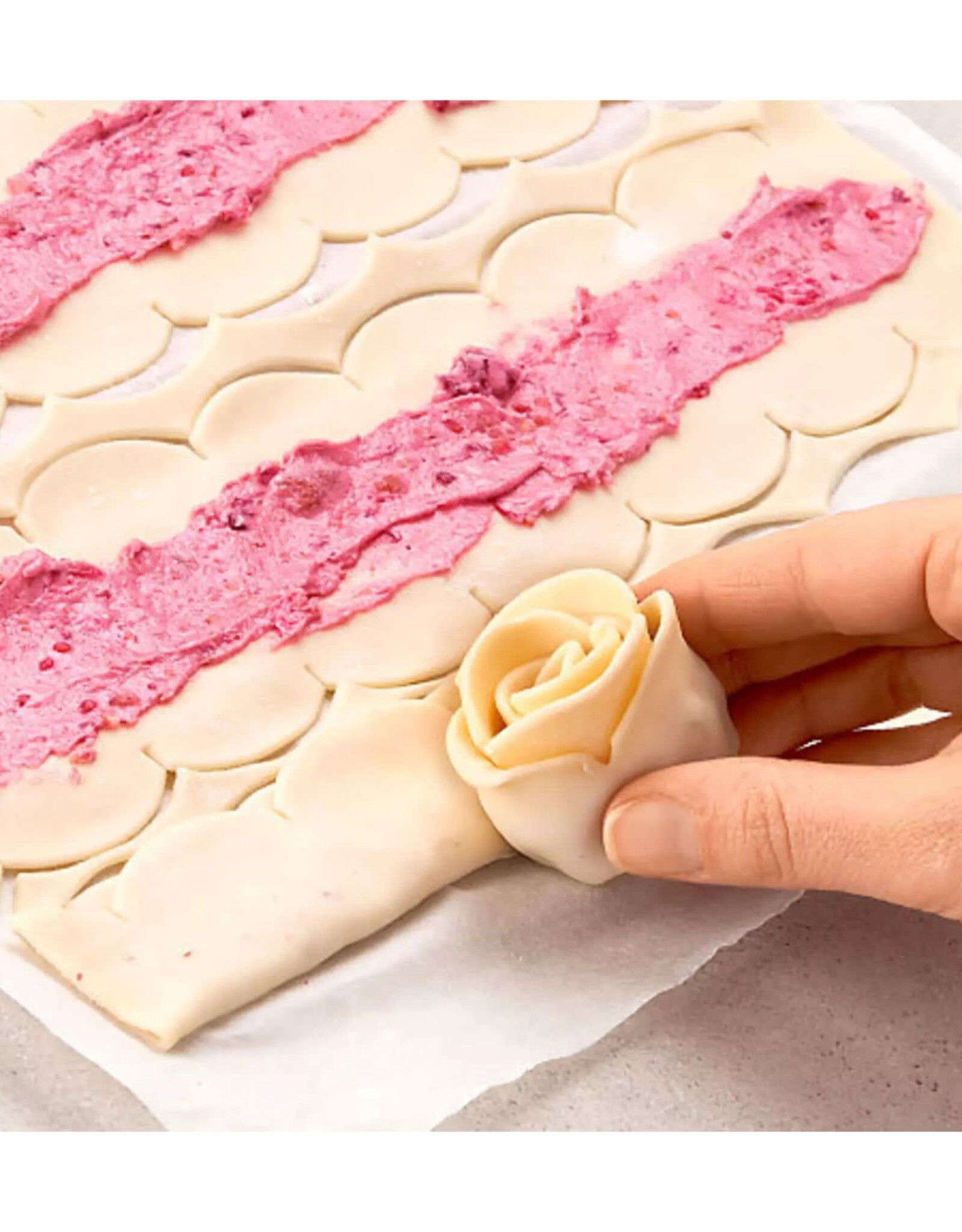 Roue à roses Betty Bossi - Outil de découpe ondulée pour fleurs de pâte