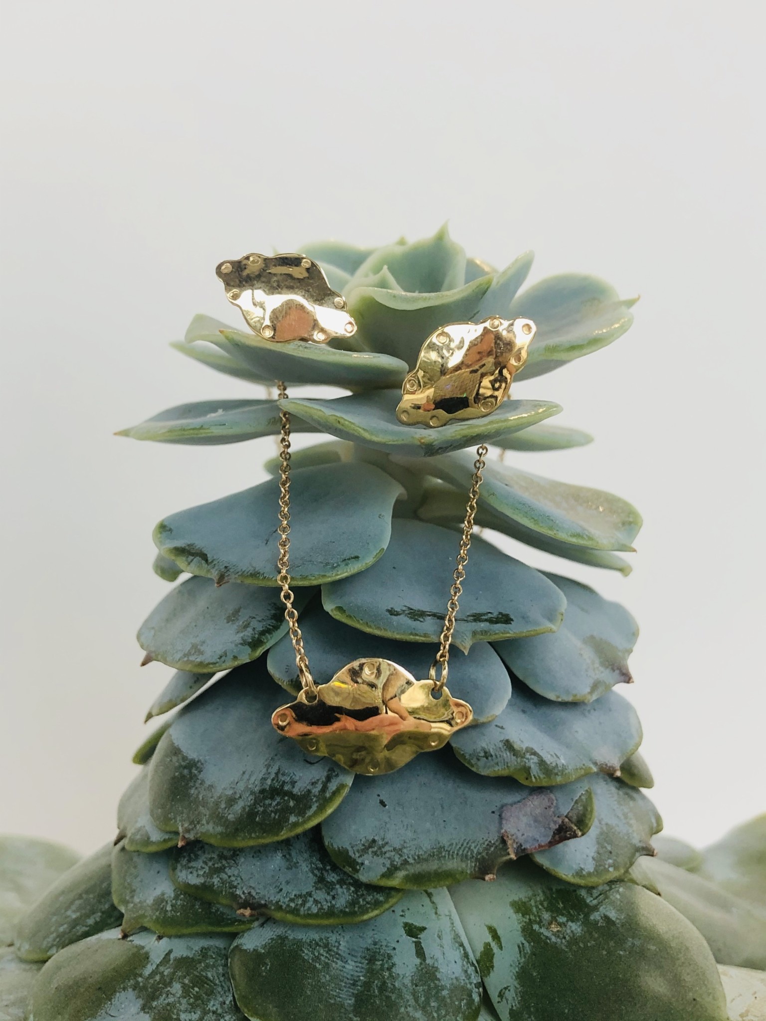 SHANNON JOHNSON Medallion Necklace