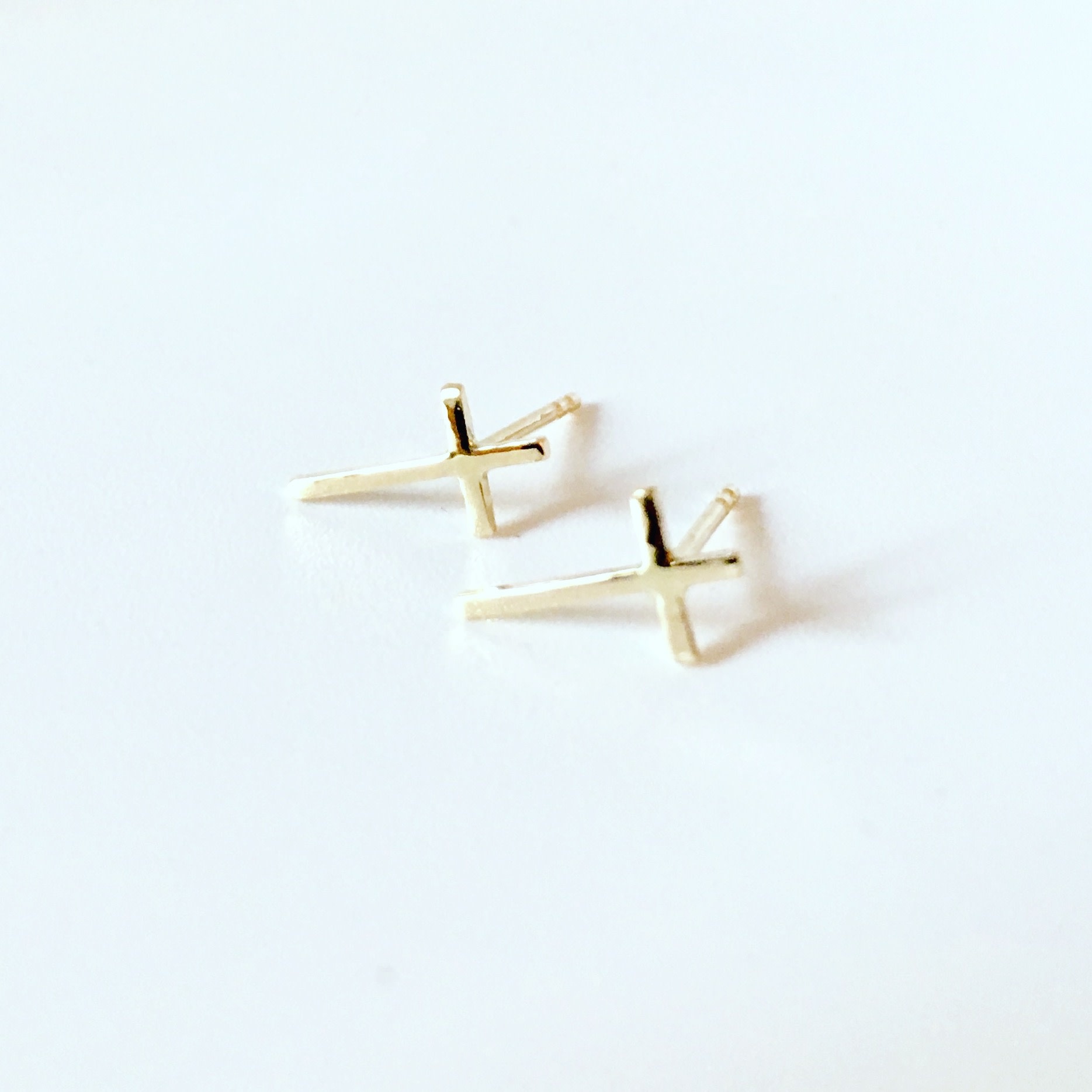 SHANNON JOHNSON Cross Stud Earrings - Large