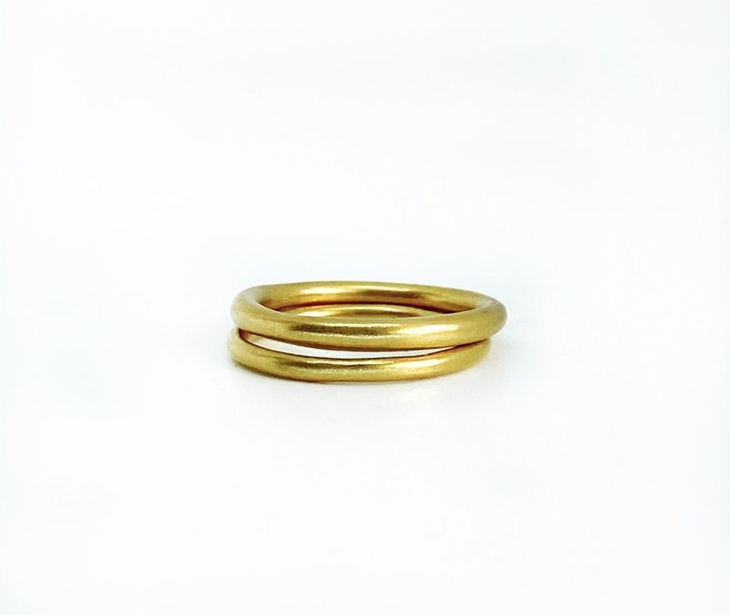 SHAESBY 18K Medium Organic Rounded Band Ring