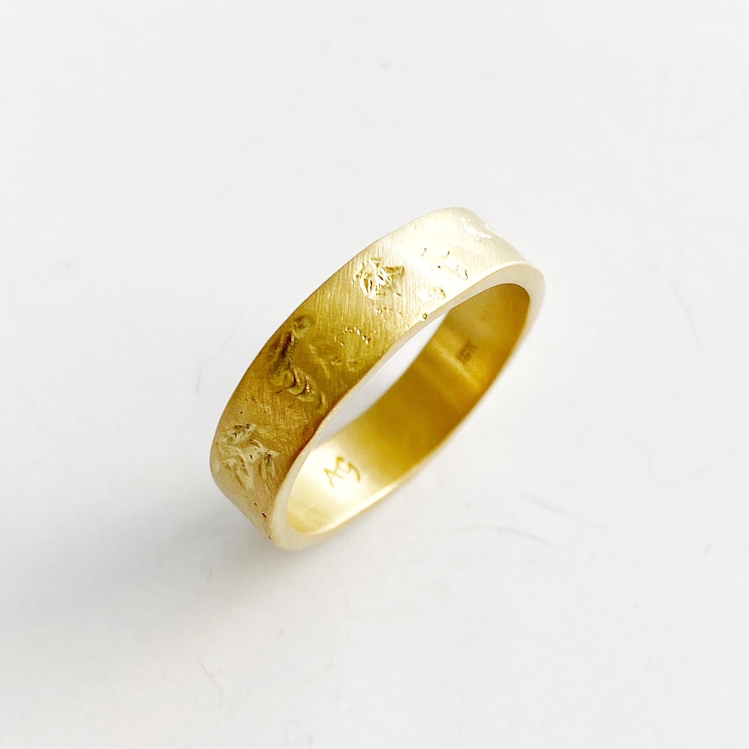 SHANNON JOHNSON 18K Matte Virginia Satin Band Ring - Size 7