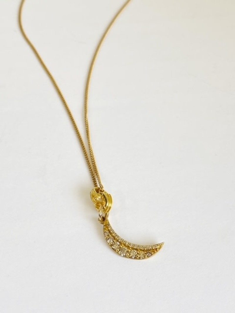 SENNOD Diamond Moon Necklace