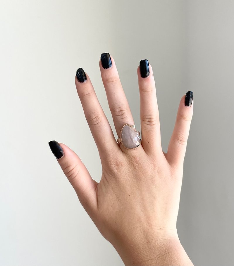JAMIE JOSEPH Vertical Asymmetrical Linen Sapphire with Diamond Ring