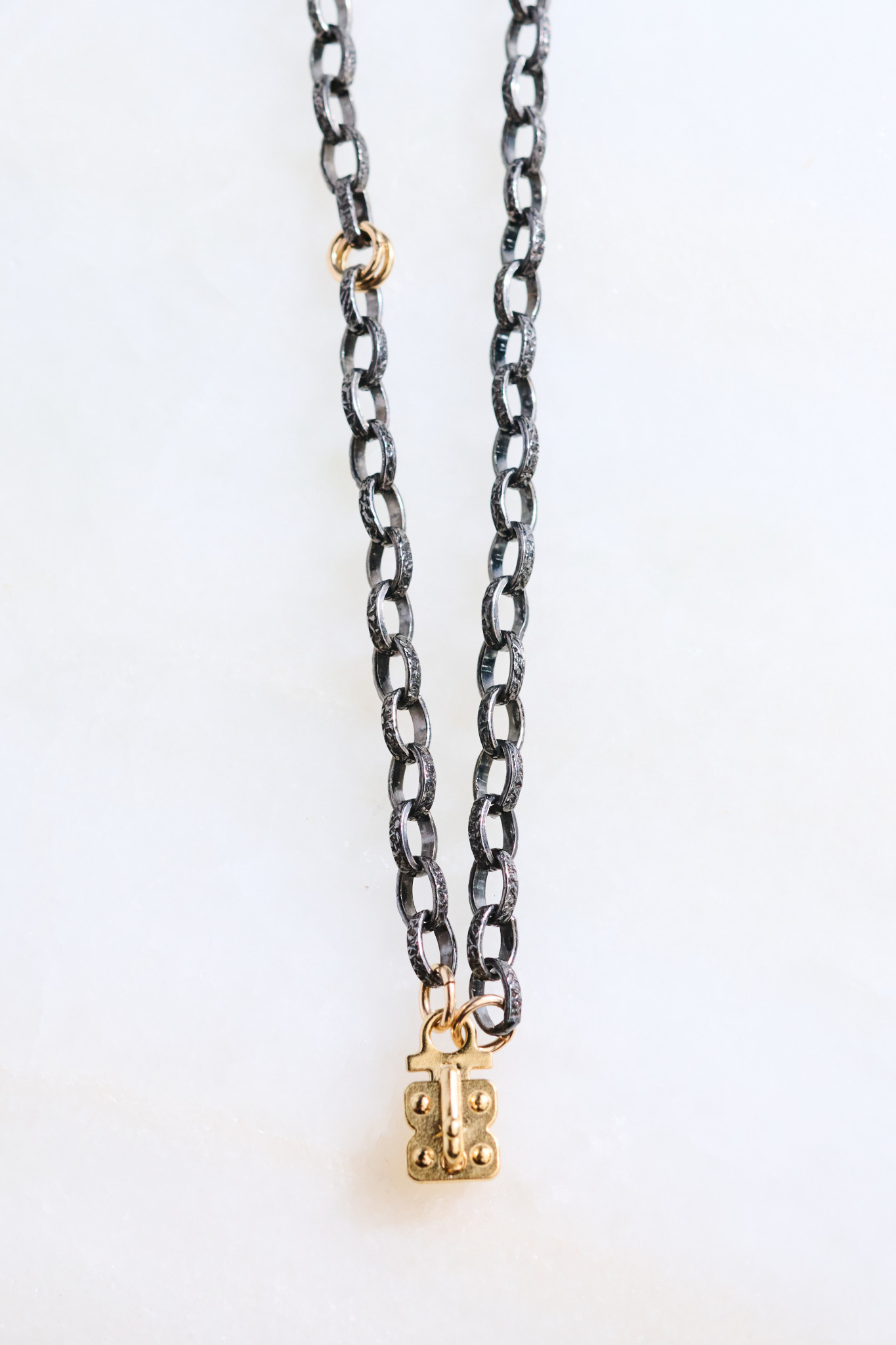 SENNOD Gunmetal & Gold Vignette Chain -